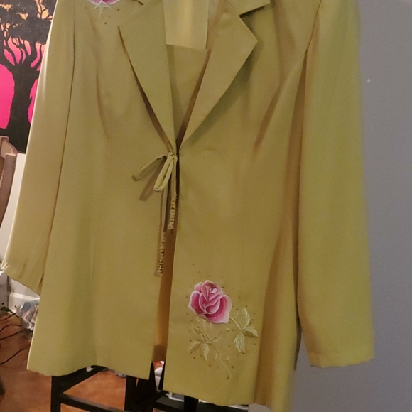 Malinas's womens suit - Picture 1 of 5